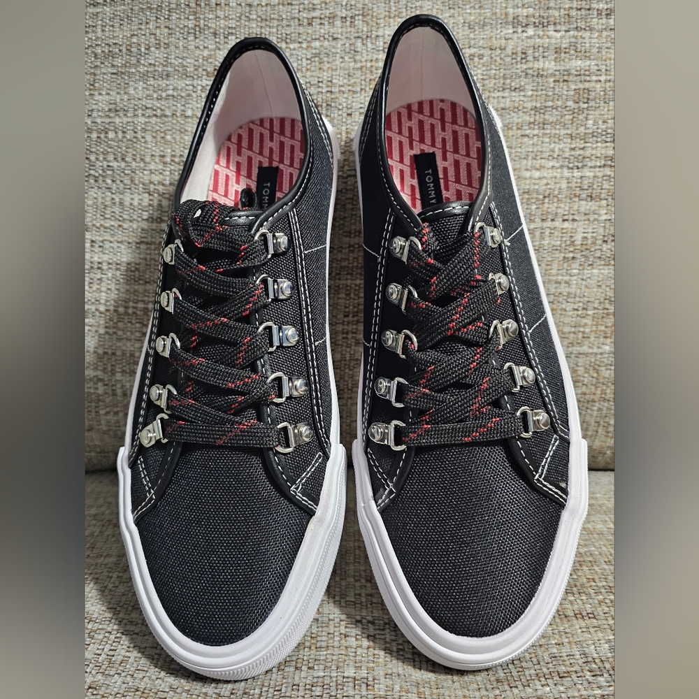 Tommy Hilfiger Hill Sneakers Size 8M